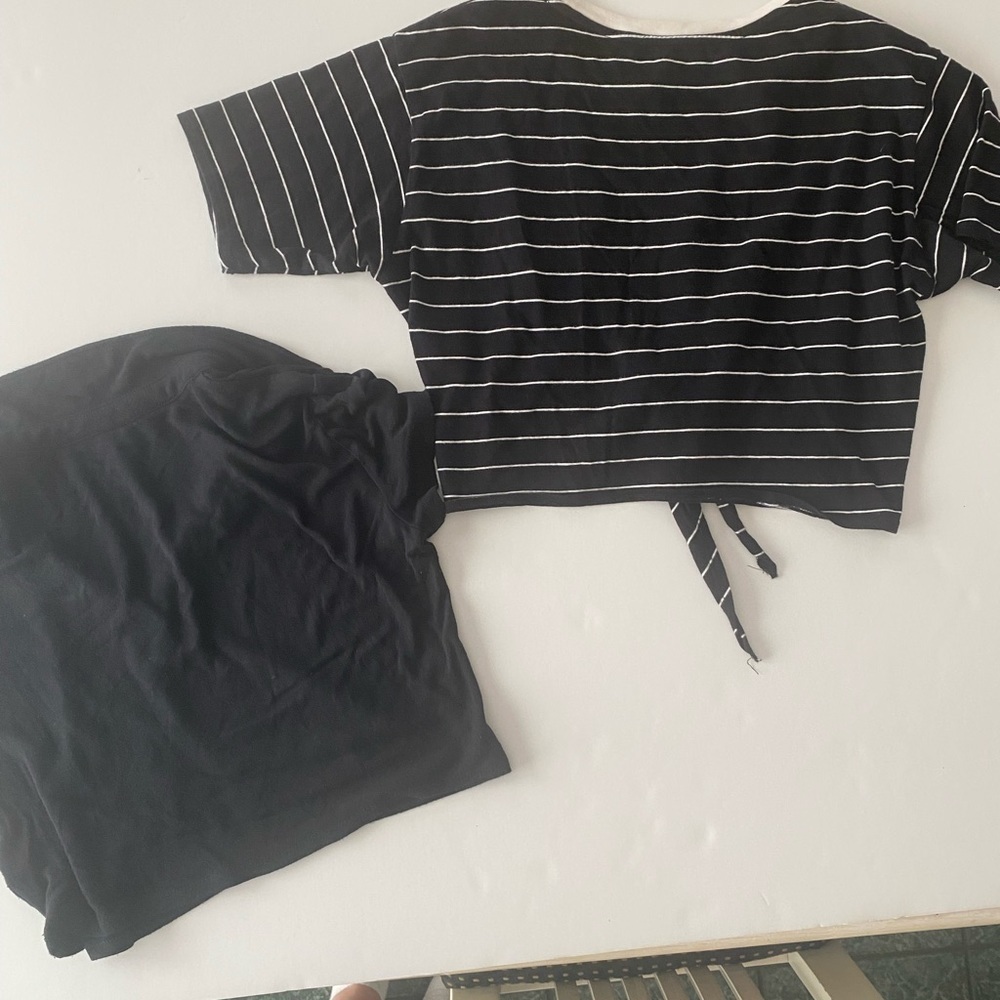 CROP TOP BUNDLE BLACK & WHITE FOREVER 21 SMALL & WILD FABLE BLACK EXTRA SMALL - Picture 6 of 7